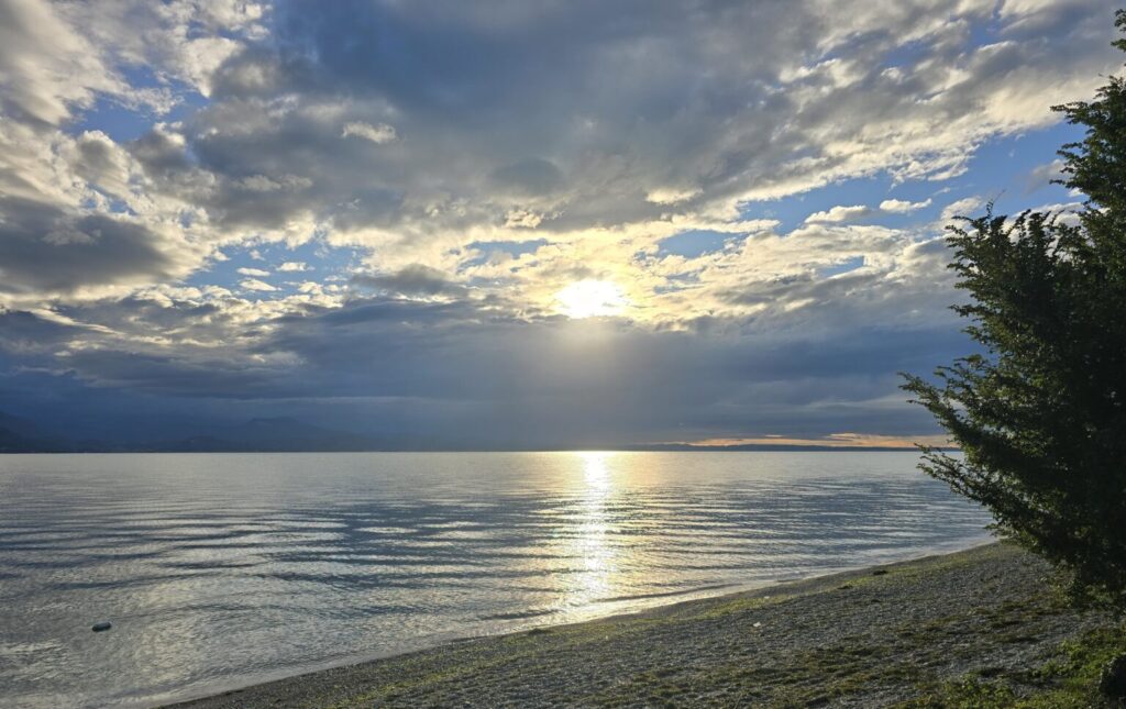 Image of the sunrise over a lake