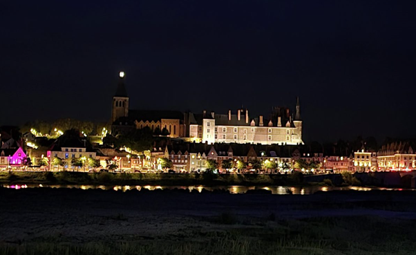 Image of Gien at night