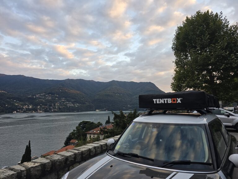 Image of a car in front of Lake Como